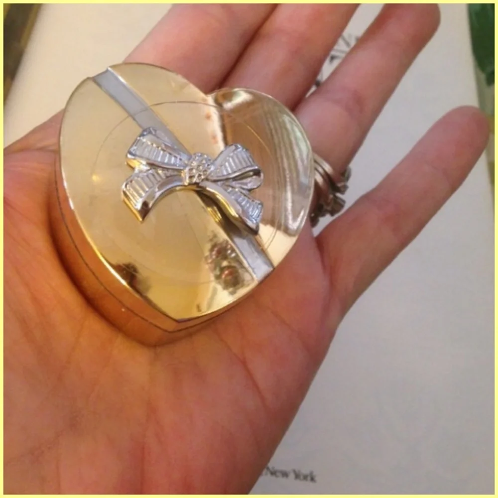 🕰️ UNIQUE OFFICE DESKTOP GOLD PLATED HEART SHAPE QUARTZ CLOCK. NEW